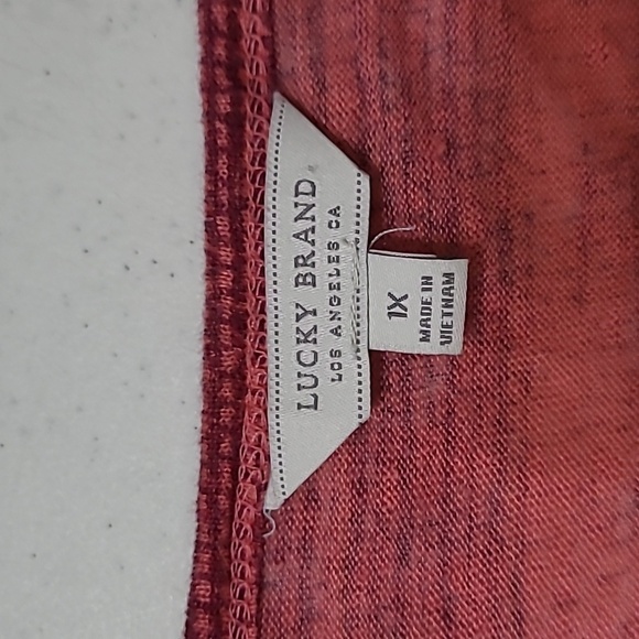 Lucky Brand Pink & Red Asymmetrical Hem Blouse size 1X - Picture 3 of 6